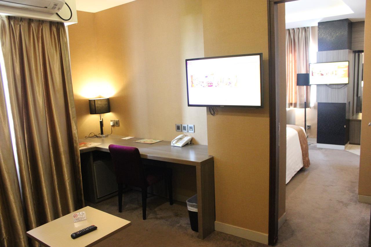 Biz Hotel Batam Nagoya Extérieur photo