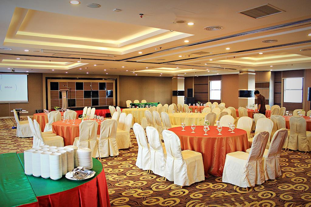 Biz Hotel Batam Nagoya Extérieur photo